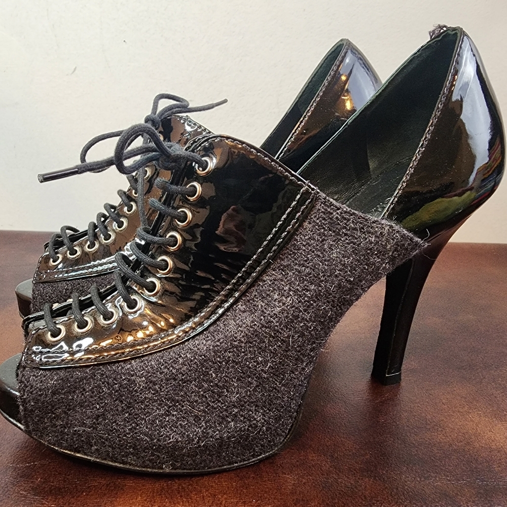 BCBGMAXAZRIA Platform Patent Leather Tweed Lace Up Peep Toe Booties Size 5.5B